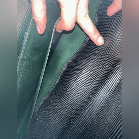 Black Epi LV Briefcase with Handle - Picture 7 of 9